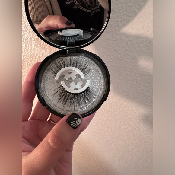 LASHIDOL PRESS & RELEASE EYELASHES - Picture 2 of 3